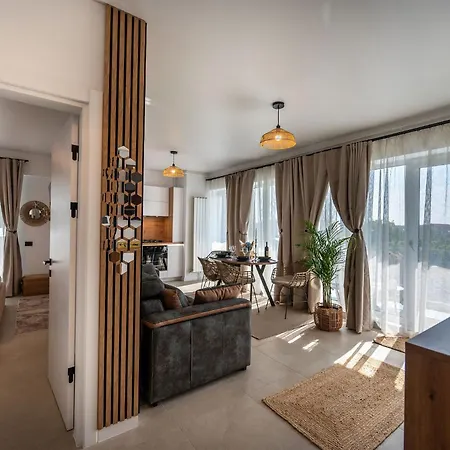 Oasis 47 In Odyssey Spa&pool-parking Mamaia