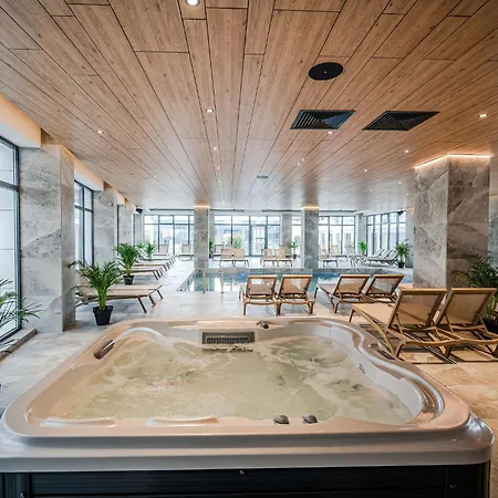 Oasis 47 In Odyssey Spa&pool-parking Apartament Mamaja